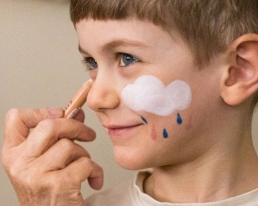 Maquillage pour enfant nuage