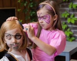 Make-up tutorial for children