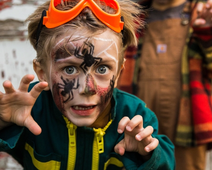 Organic spider makeup for kids