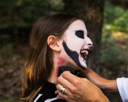 Maquillage effrayant halloween enfant