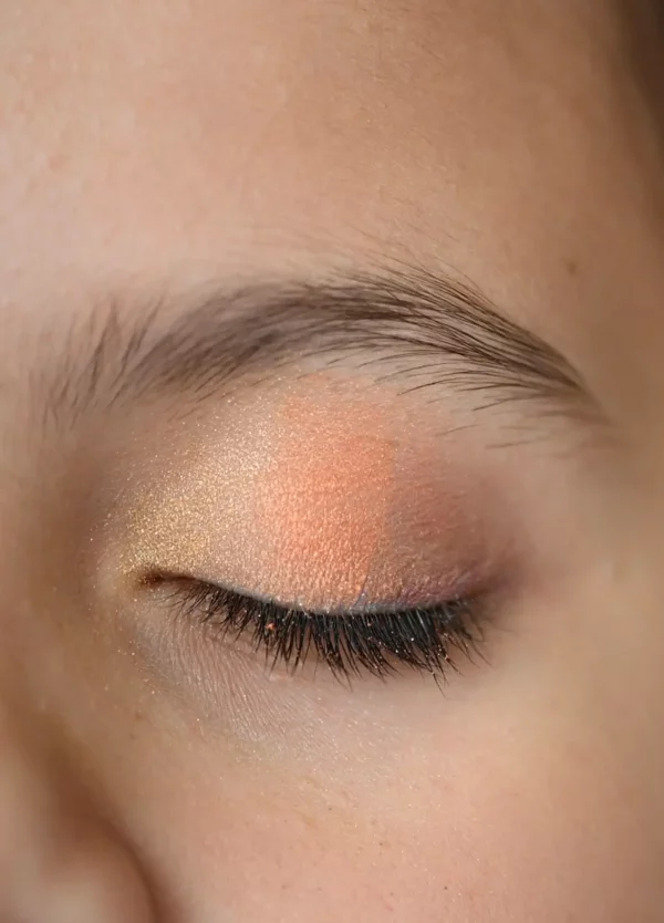 Children's orange eyeshadow