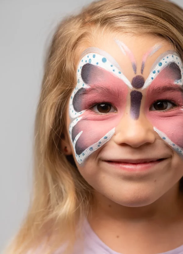 Maquillage de papillon pour enfant