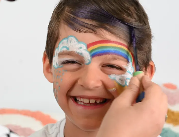 tutoriel maquillage arc en ciel enfant