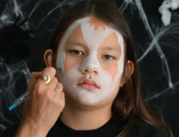 tuto maquillage papillon Halloween enfant