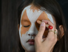 tuto maquillage papillon Halloween enfant