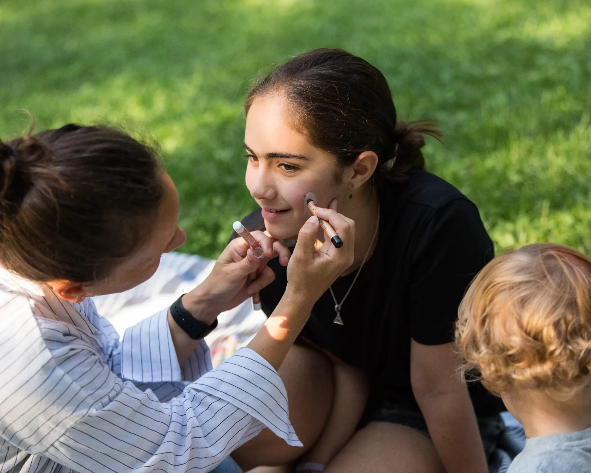 enfants en plein atelier maquillage